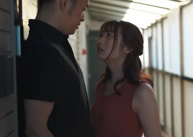 Bà xã mang thai, tôi bị bốc lửa bởi cô vợ nhà cạnh bên thường ở nhà một mình